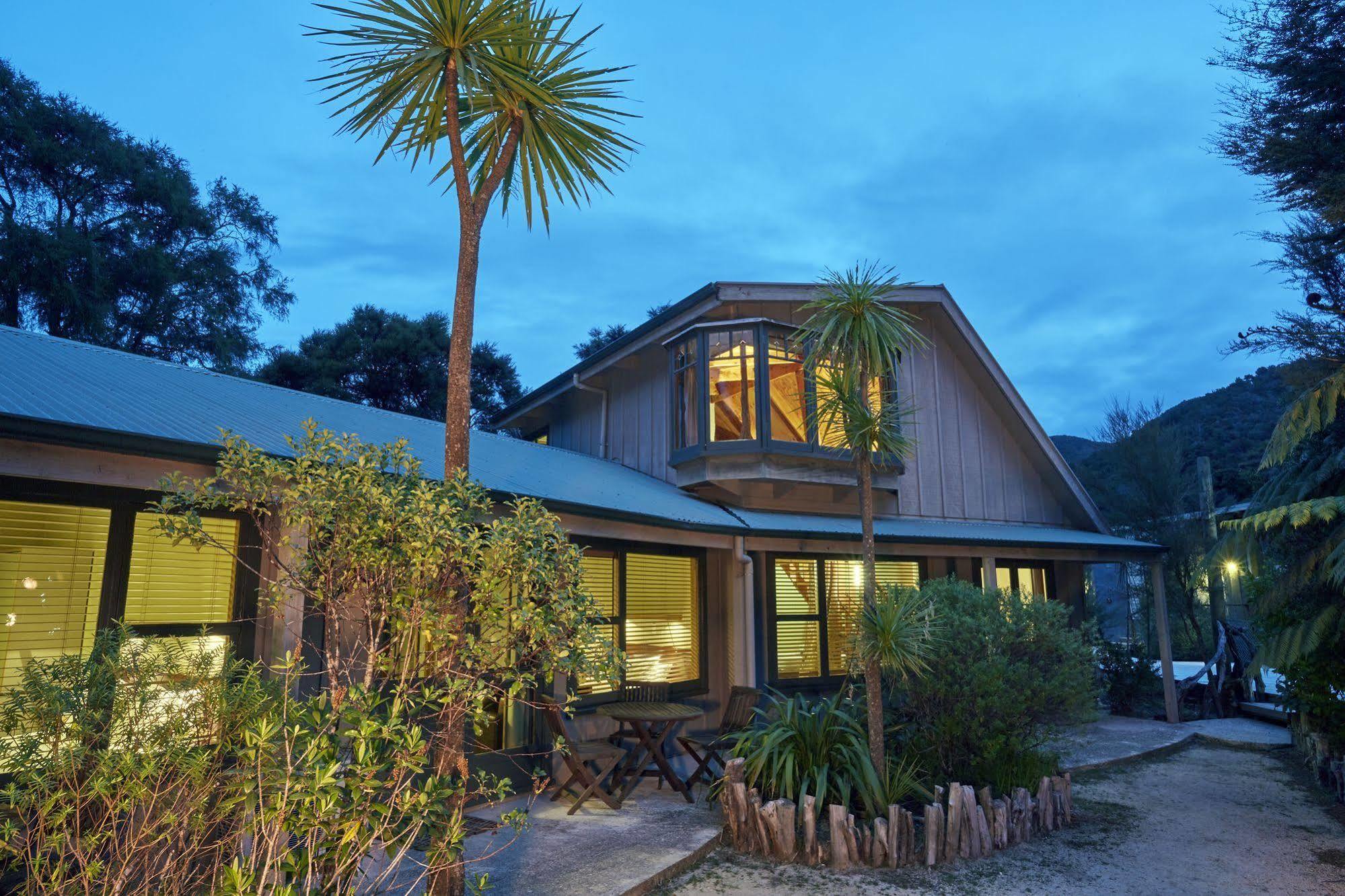 Awaroa Lodge Екстериор снимка